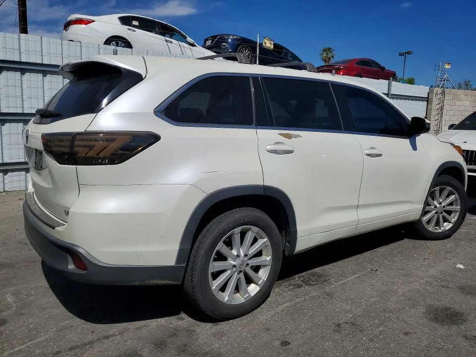 2015 TOYOTA HIGHLANDER LE  