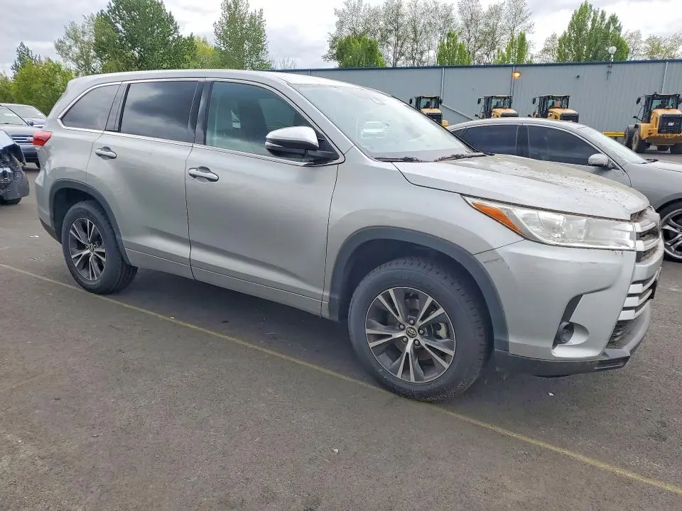 2017 TOYOTA HIGHLANDER LE  