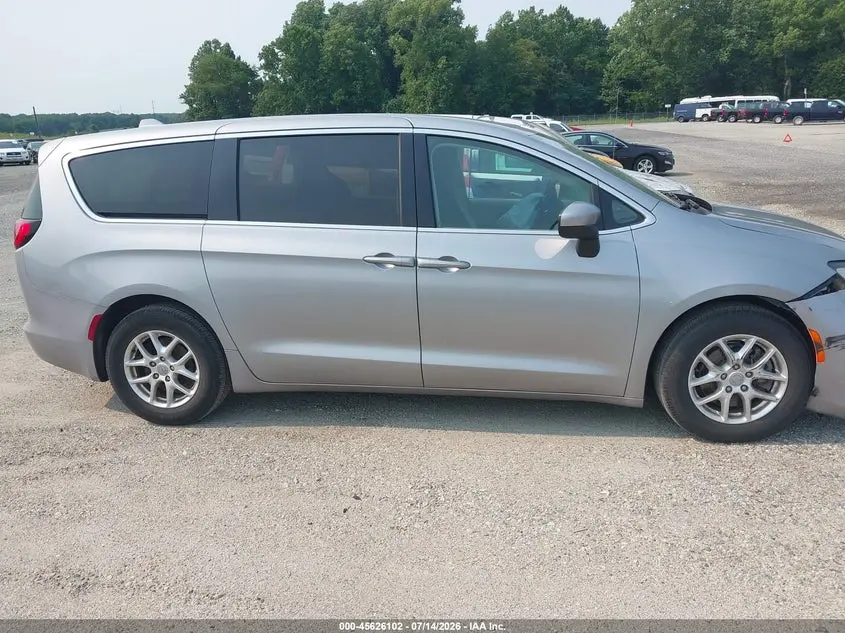 2020 CHRYSLER VOYAGER LX