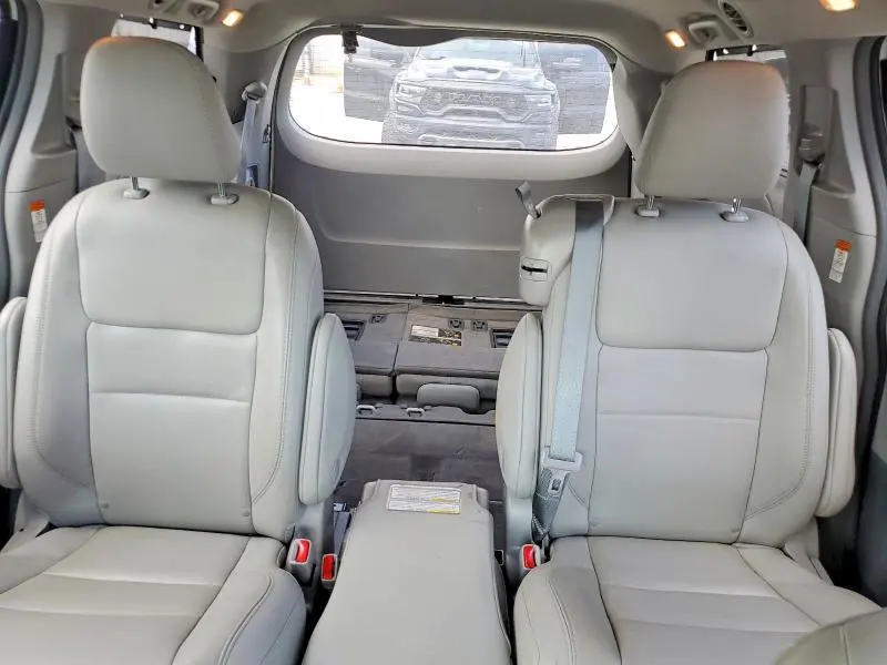 2019 TOYOTA SIENNA XLE 8-PASSENGER  