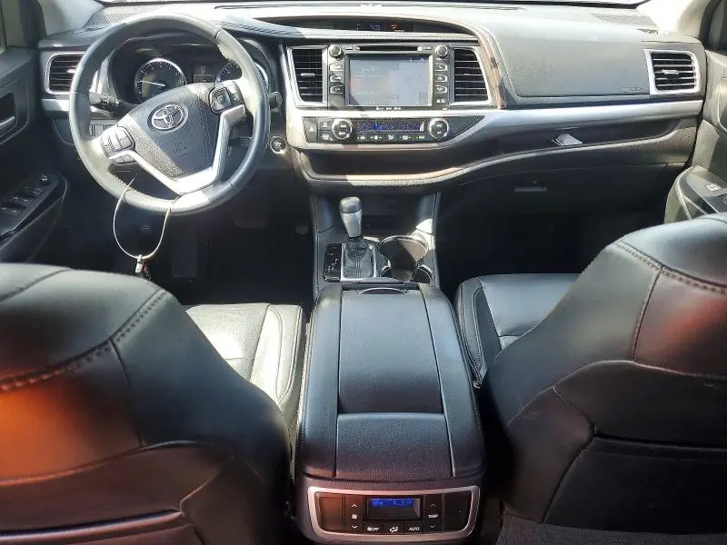 2016 TOYOTA HIGHLANDER XLE  