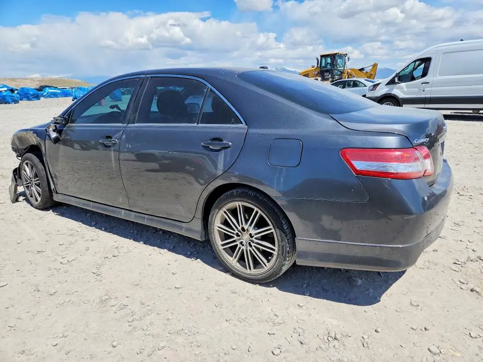 2011 TOYOTA CAMRY SE  