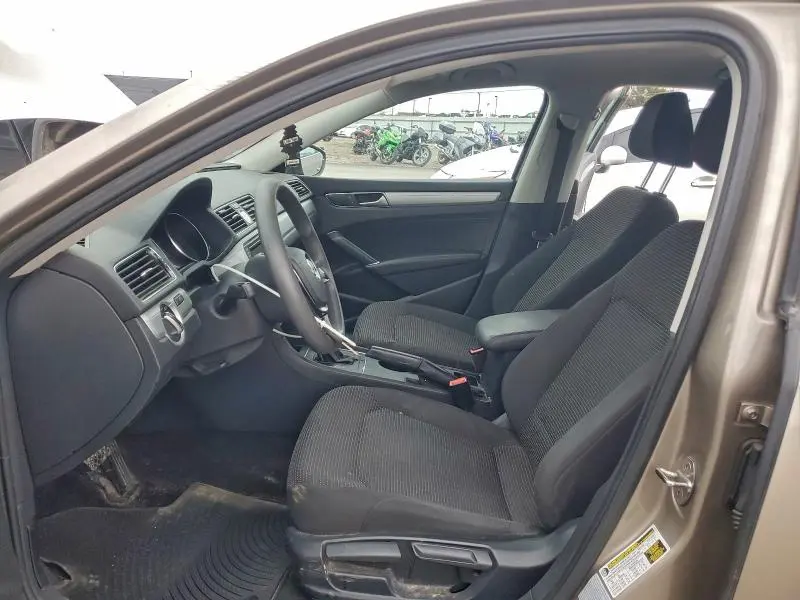 2016 VOLKSWAGEN PASSAT   