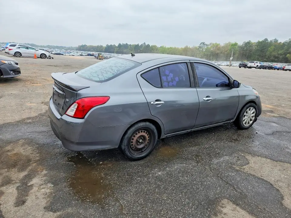 2018 NISSAN VERSA SV  