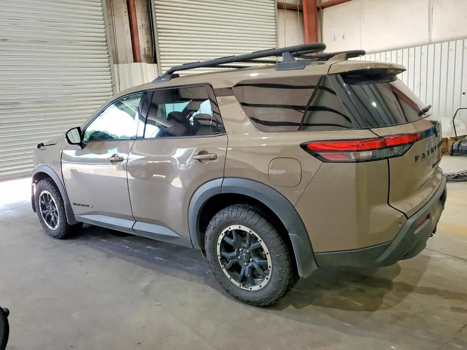 2023 NISSAN PATHFINDER SV  