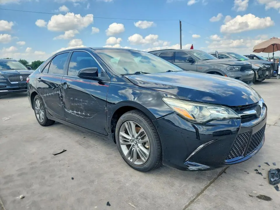 2017 TOYOTA CAMRY SE  