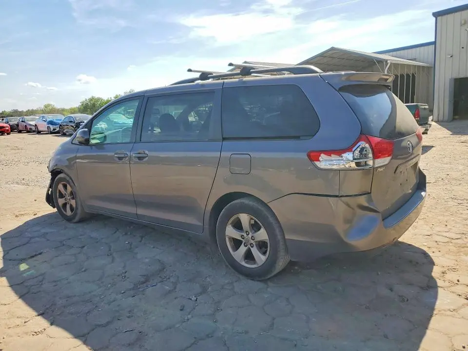 2014 TOYOTA SIENNA LE 8-PASSENGER  