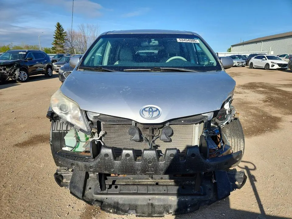 2014 TOYOTA SIENNA XLE 8-PASSENGER  