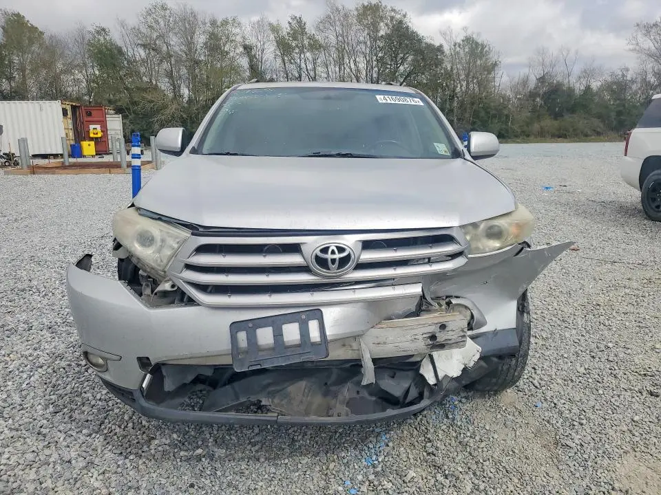 2013 TOYOTA HIGHLANDER SE  