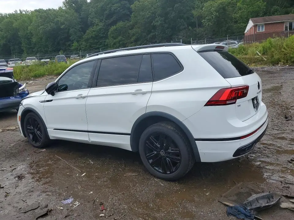 2022 VOLKSWAGEN TIGUAN SE R-LINE BLACK  