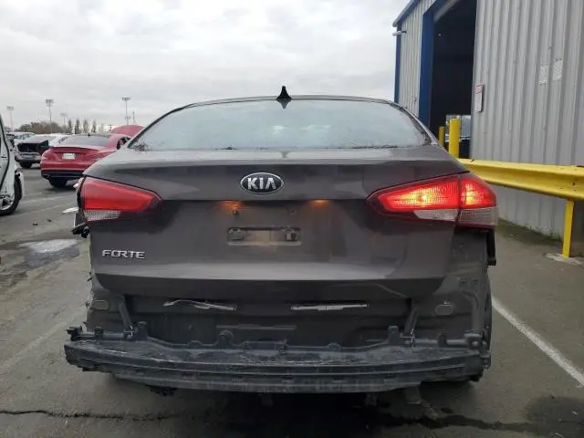 2017 KIA FORTE LX  