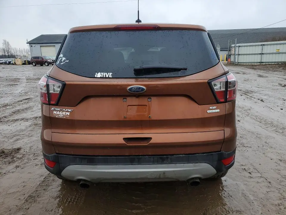 2017 FORD ESCAPE SE  
