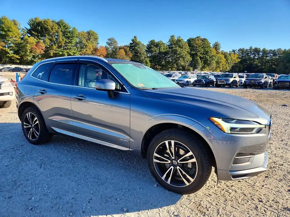 2020 VOLVO XC60 T5 MOMENTUM  