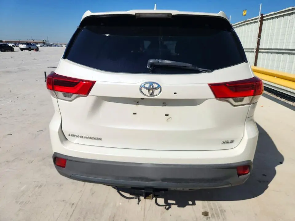 2018 TOYOTA HIGHLANDER XLE  