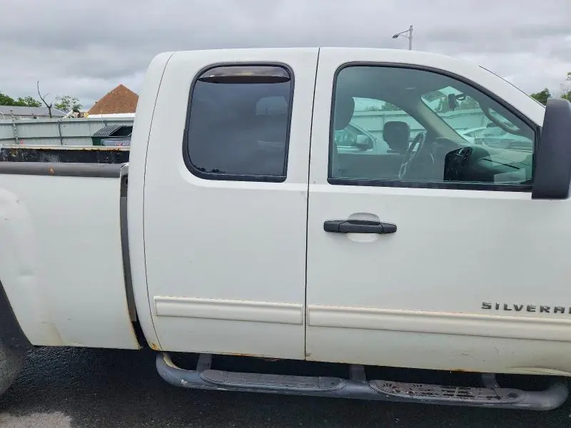 2011 CHEVROLET SILVERADO K1500 LT  