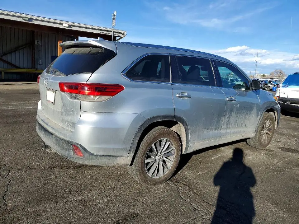 2017 TOYOTA HIGHLANDER XLE  