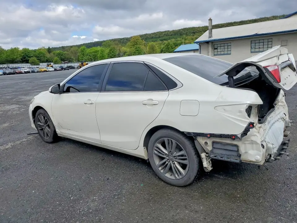 2016 TOYOTA CAMRY SE  