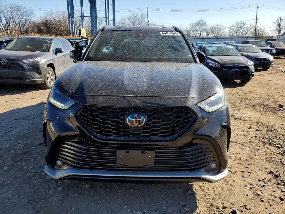 2022 TOYOTA HIGHLANDER XSE  