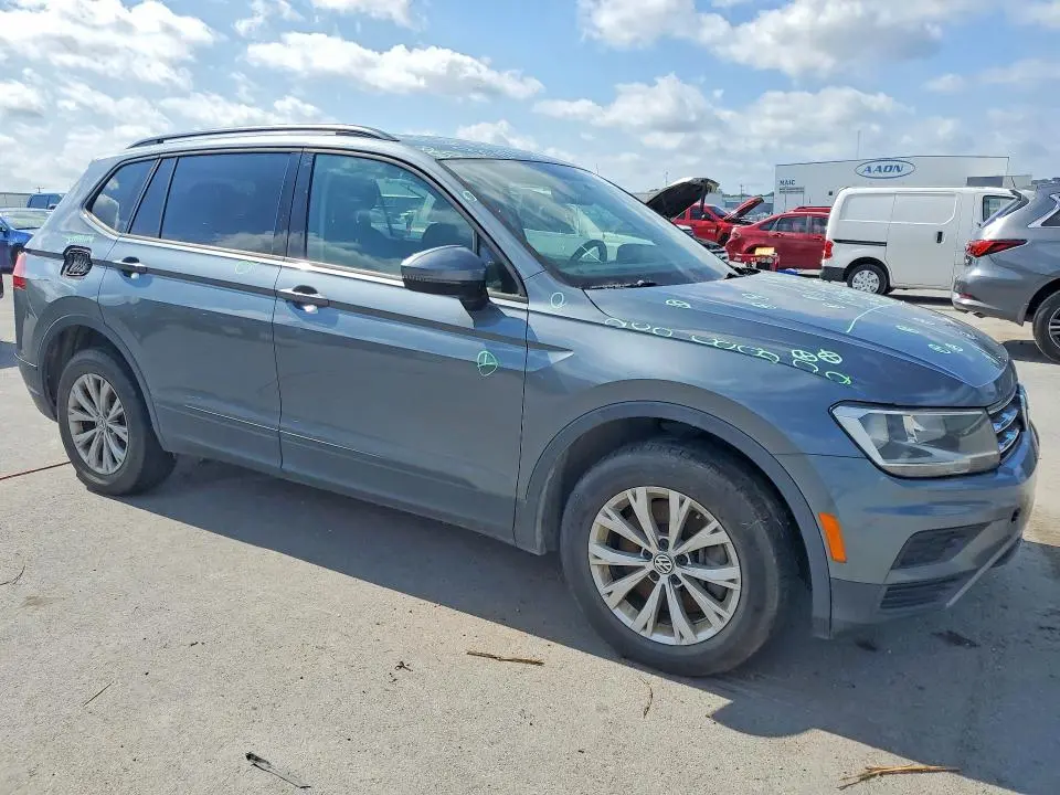 2018 VOLKSWAGEN TIGUAN S  
