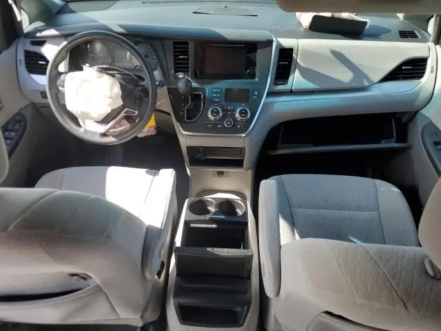 2017 TOYOTA SIENNA LE  