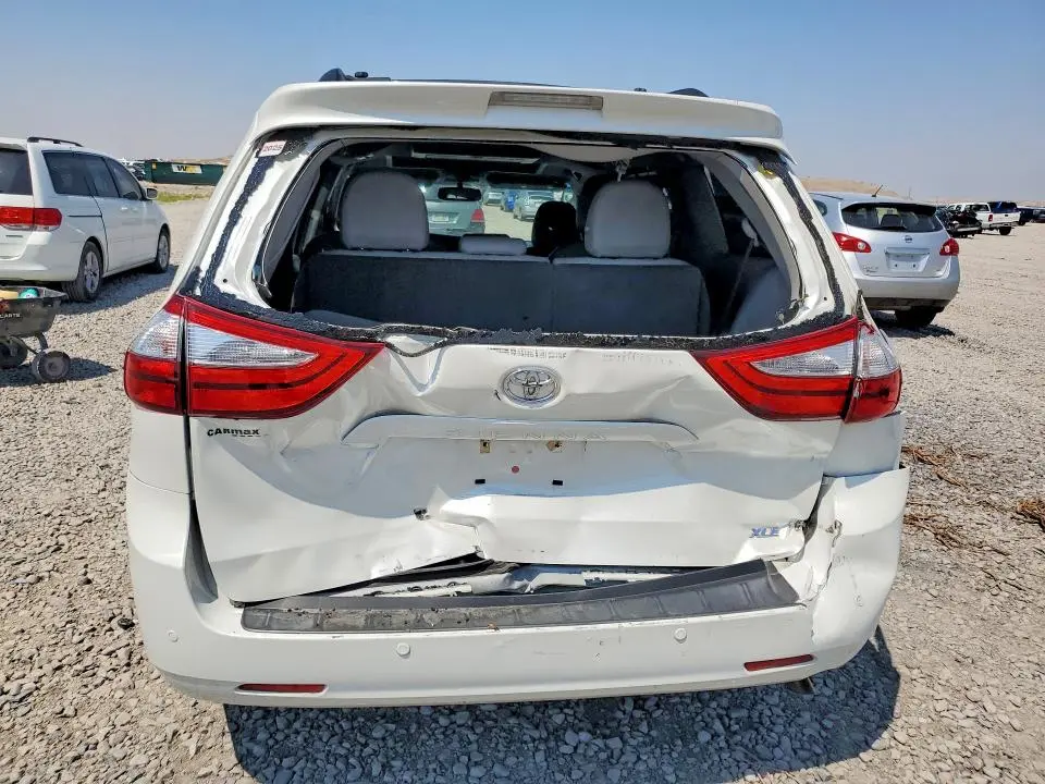 2016 TOYOTA SIENNA XLE PREMIUM 8-PASSENGER  