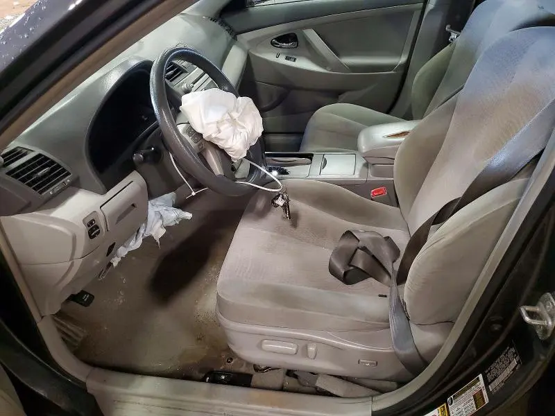 2010 TOYOTA CAMRY LE  
