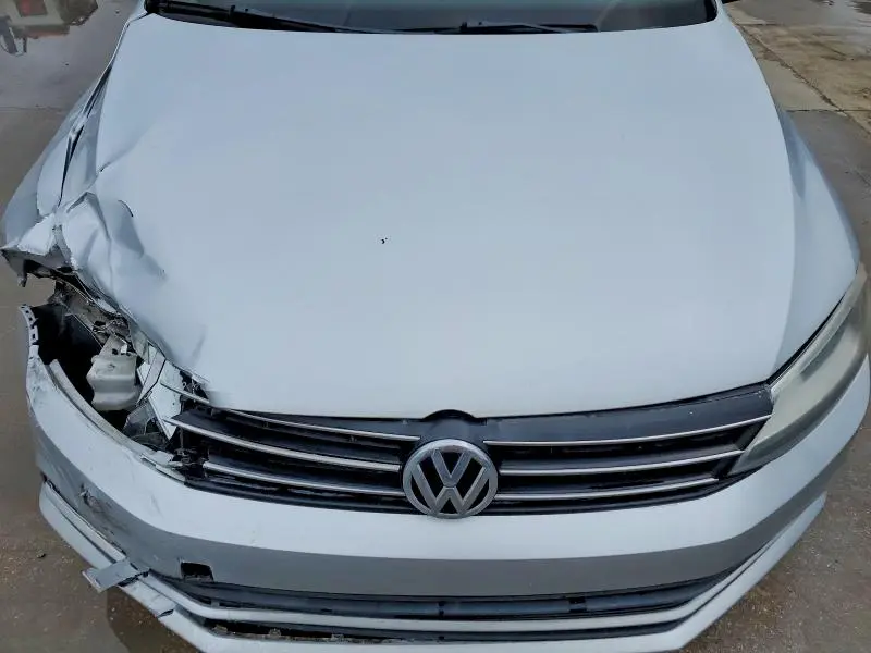 2016 VOLKSWAGEN JETTA SE  