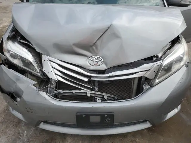 2015 TOYOTA SIENNA XLE  