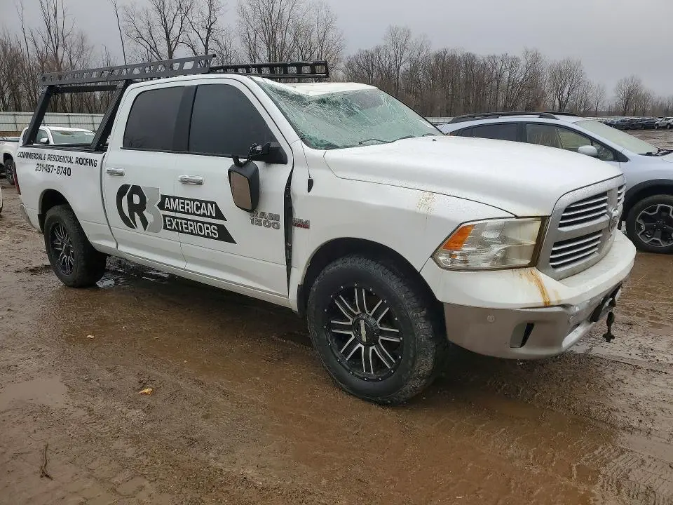 2016 RAM 1500 SLT  