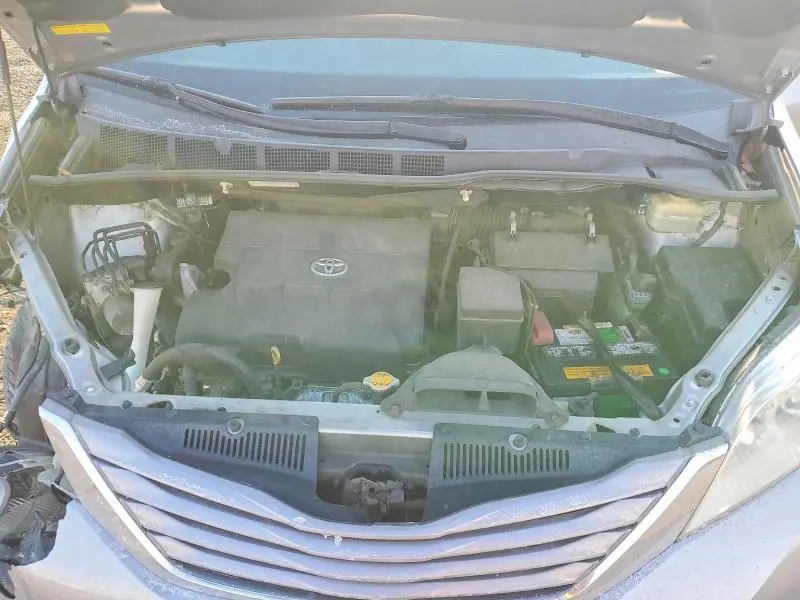 2016 TOYOTA SIENNA XLE  
