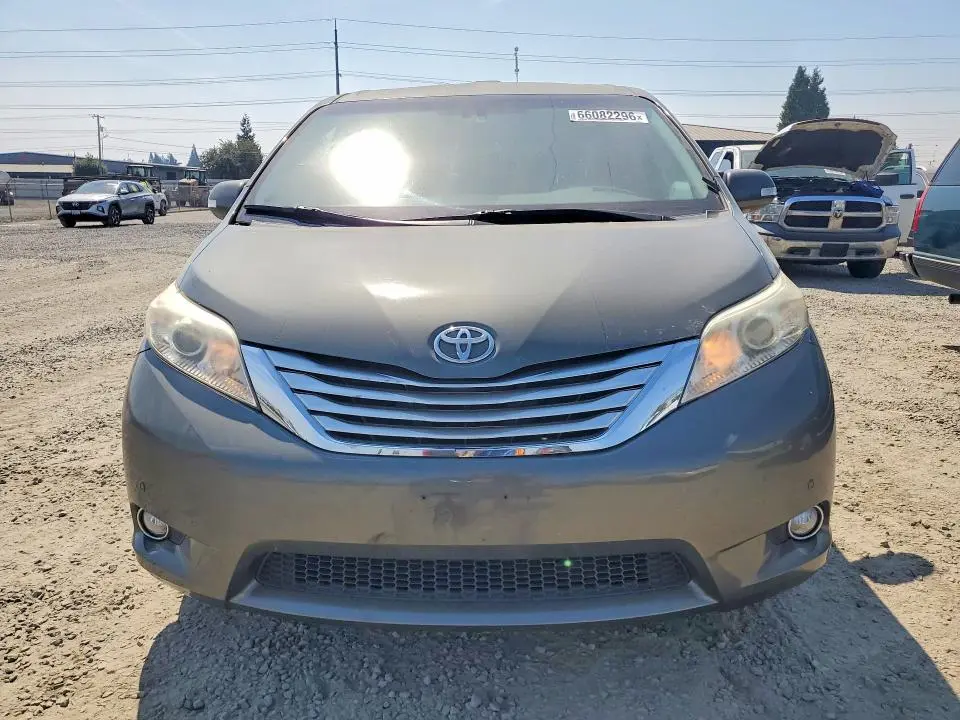 2013 TOYOTA SIENNA LIMITED 7-PASSENGER  