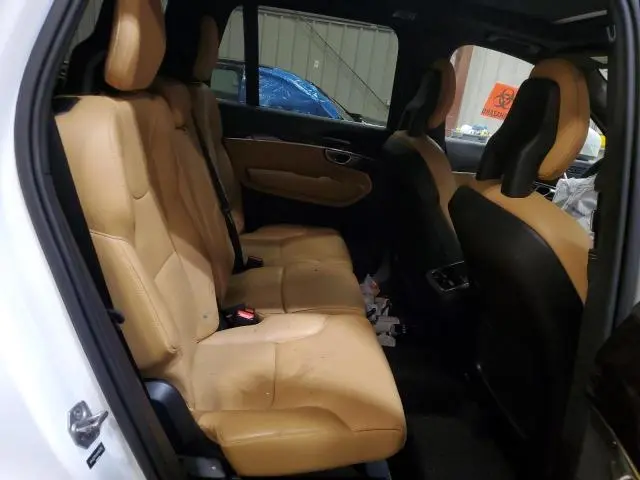 2017 VOLVO XC90 T6  