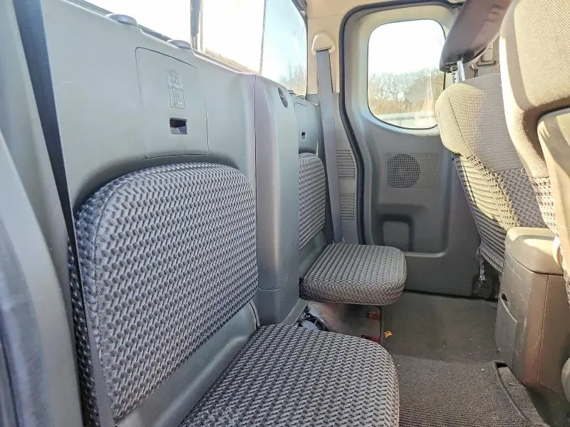 2010 NISSAN FRONTIER KING CAB SE  