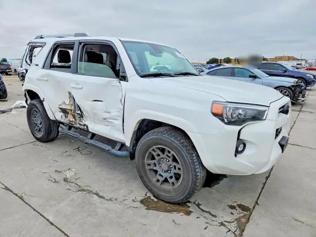 2024 TOYOTA 4RUNNER SR5  
