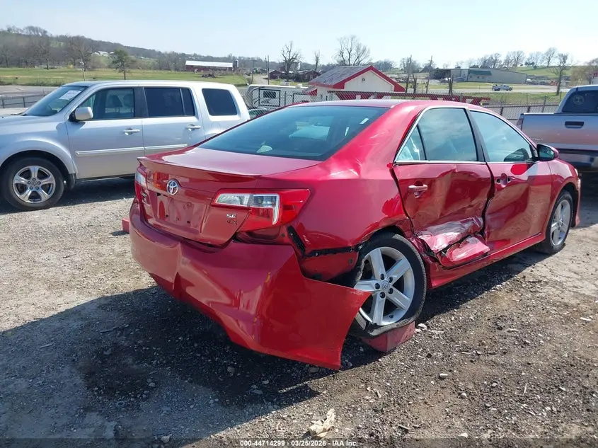 2014 TOYOTA CAMRY SE