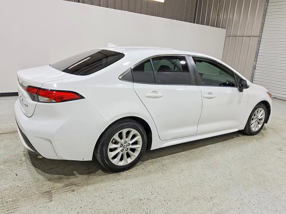 2022 TOYOTA COROLLA XLE  