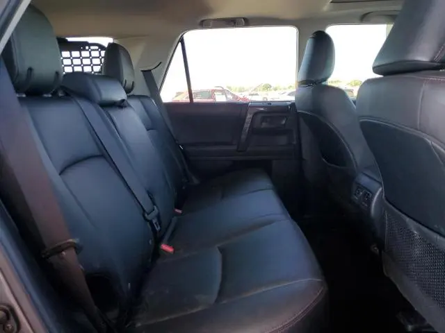 2023 TOYOTA 4RUNNER SE  