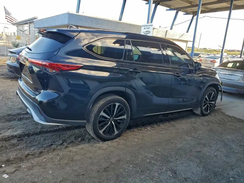 2022 TOYOTA HIGHLANDER XSE  