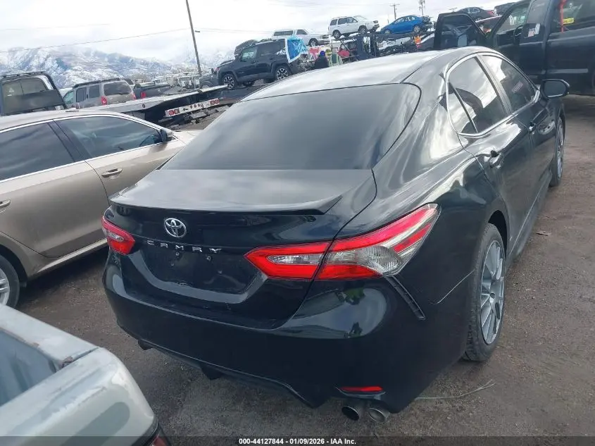 2018 TOYOTA CAMRY SE