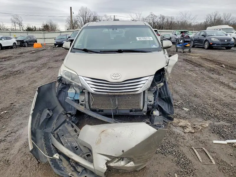 2015 TOYOTA SIENNA XLE  