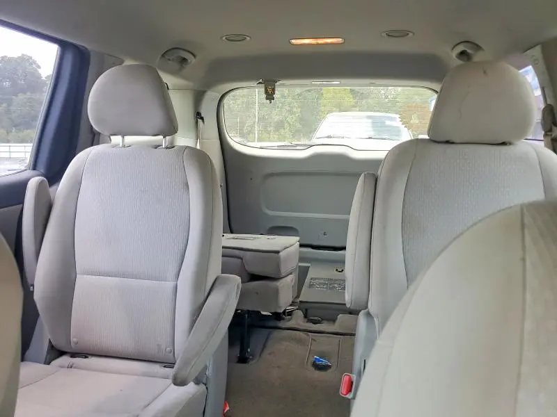 2016 KIA SEDONA L  
