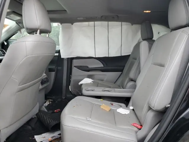 2019 TOYOTA HIGHLANDER SE  