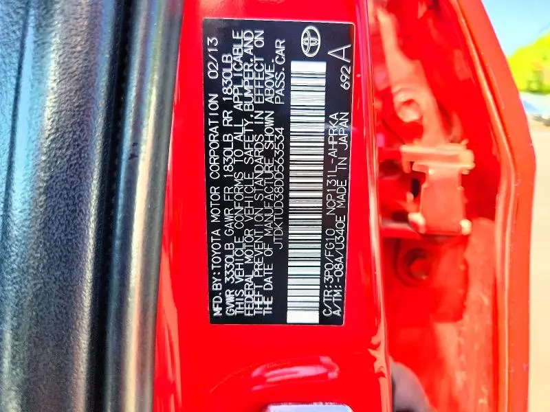 2013 TOYOTA YARIS 5-DOOR LE  