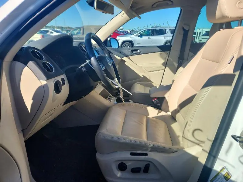 2010 VOLKSWAGEN TIGUAN SE  