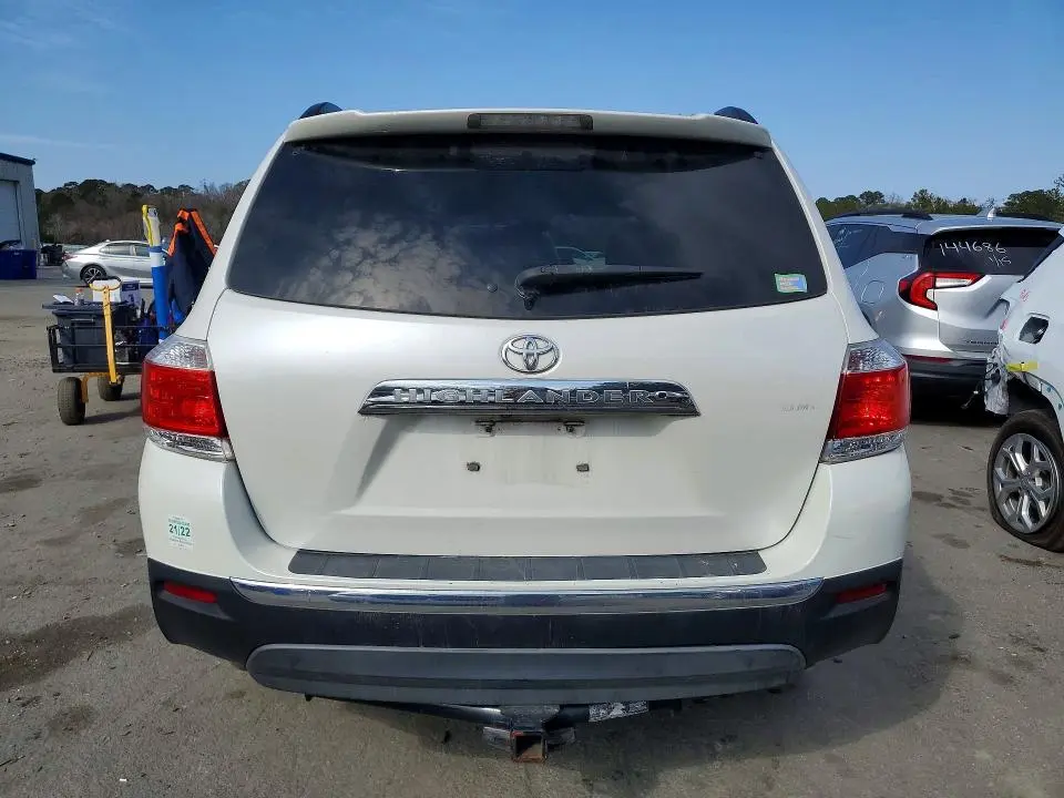 2011 TOYOTA HIGHLANDER BASE  
