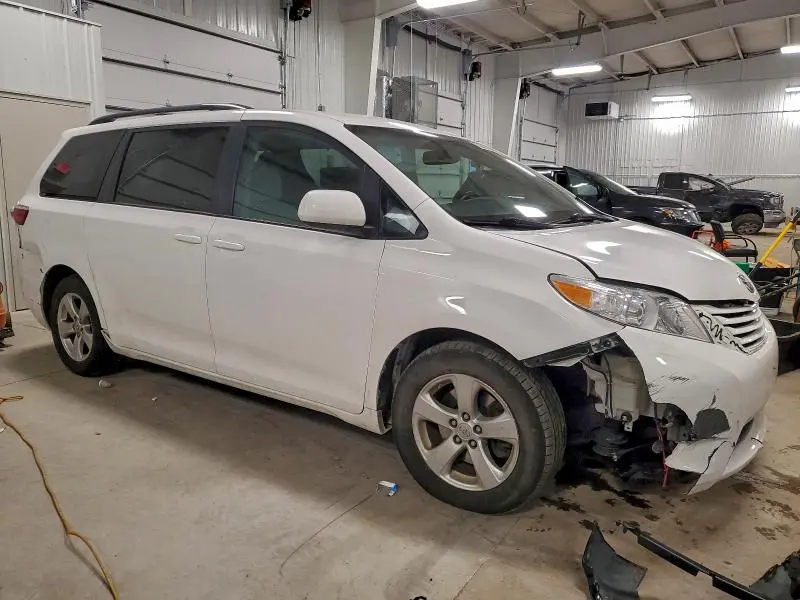2016 TOYOTA SIENNA LE  