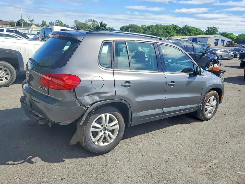 2015 VOLKSWAGEN TIGUAN S  