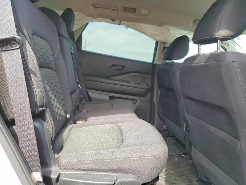 2023 NISSAN PATHFINDER SV  