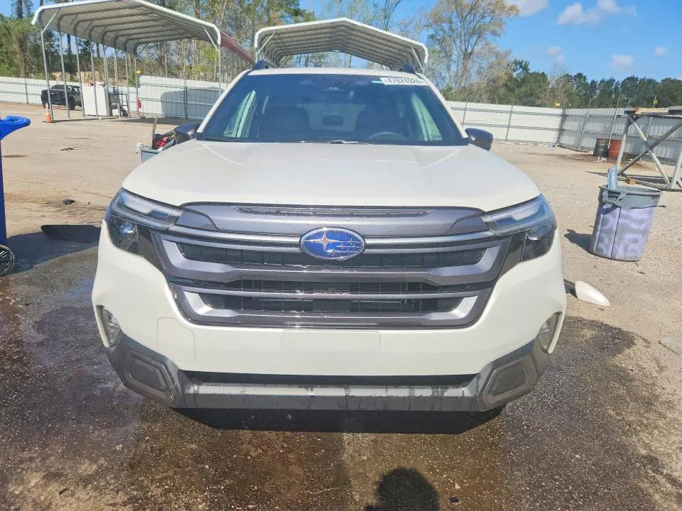 2025 SUBARU FORESTER LIMITED  