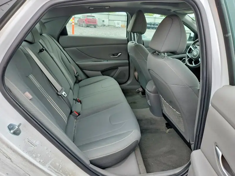 2025 HYUNDAI ELANTRA SEL  